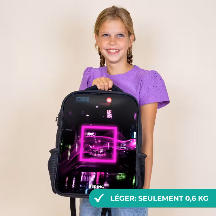 Sac à dos enfant - Noir - Carré rose vif sur une rue mouillée — 9