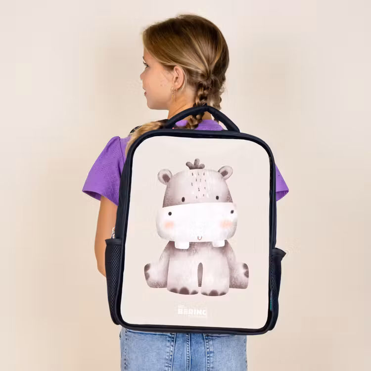 Sac à dos enfant - Noir - Illustration d'un hippopotame sur fond beige — 4