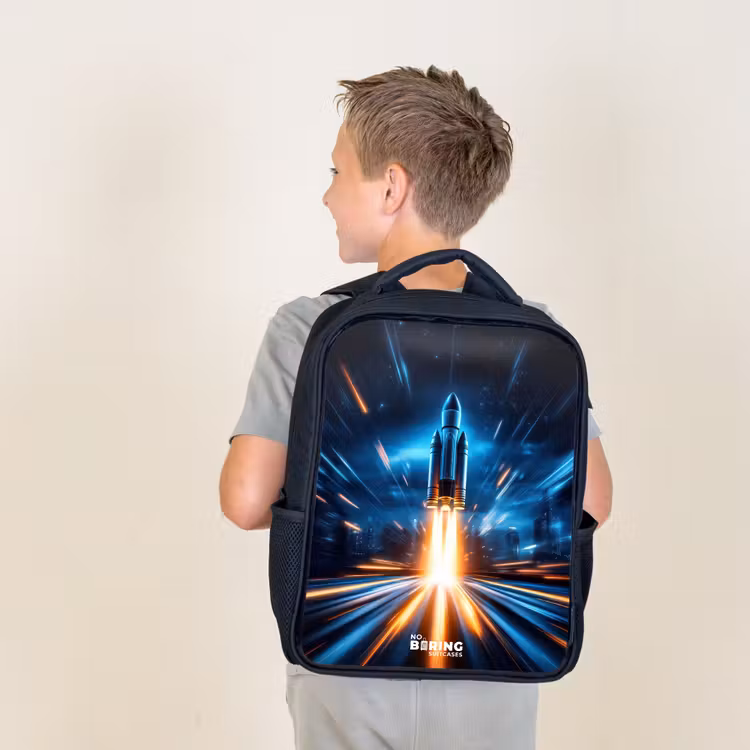 Sac à dos enfant - Noir - La fusée spatiale décolle dans un spectacle lumineux nocturne — 2