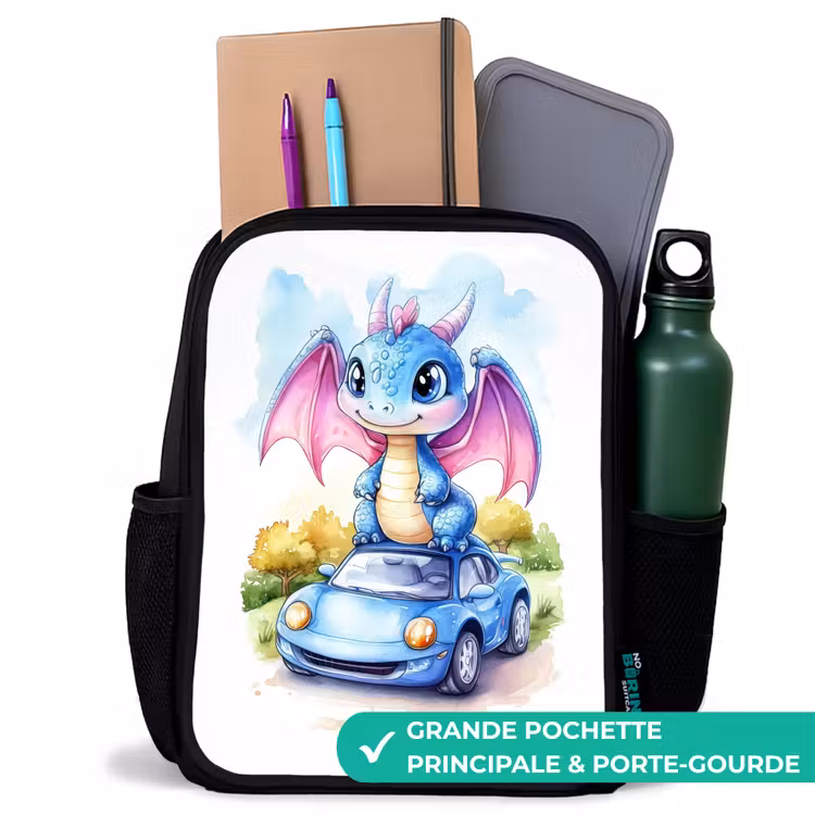 Sac à dos enfant - Noir - Bébé dragon sur une voiture bleue dans un paysage boisé — 10