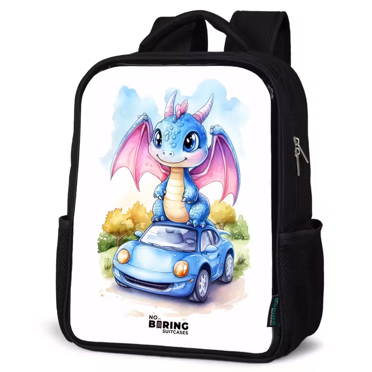 Sac à dos enfant - Noir - Bébé dragon sur une voiture bleue dans un paysage boisé — 6
