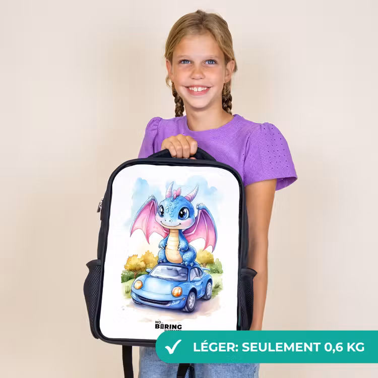 Sac à dos enfant - Noir - Bébé dragon sur une voiture bleue dans un paysage boisé — 9