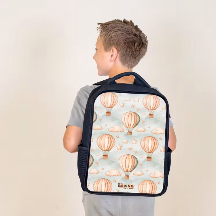 Sac à dos enfant - Noir - Montgolfières vintage en sépia avec nuages et étoiles — 2