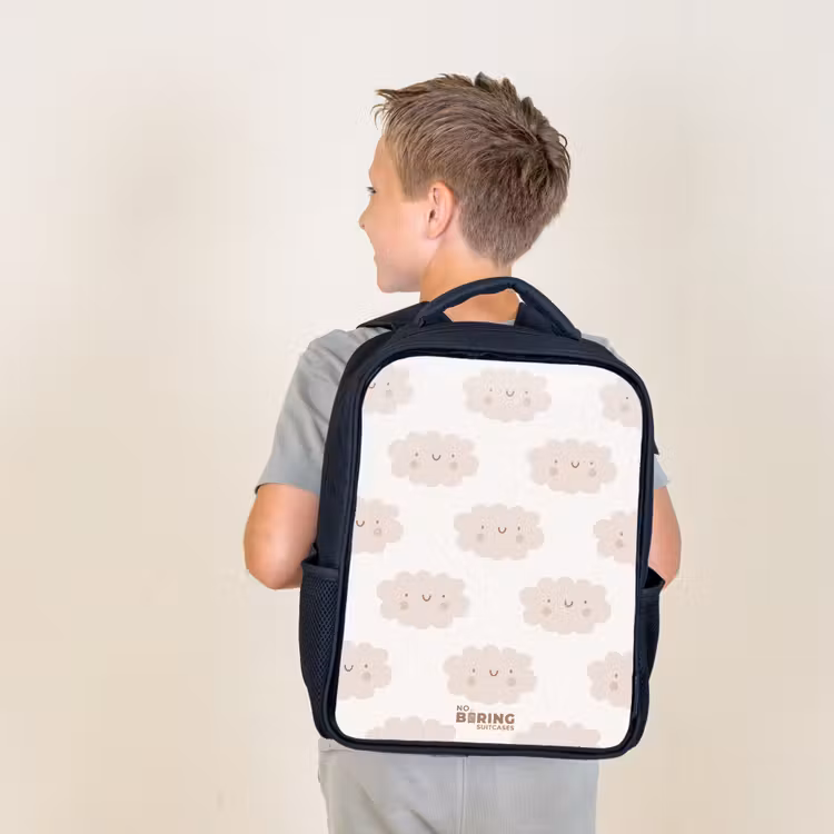 Sac à dos enfant - Noir - Nuages joyeux avec visages sur fond crème — 2