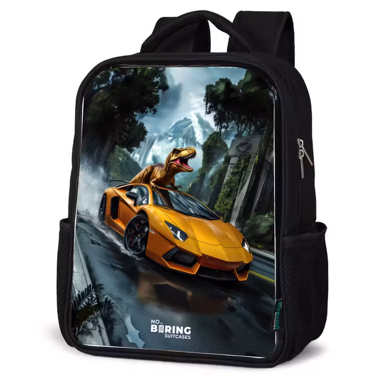 Sac à dos enfant - Noir - T-Rex sur une voiture de sport orange dans une forêt pluvieuse — 6