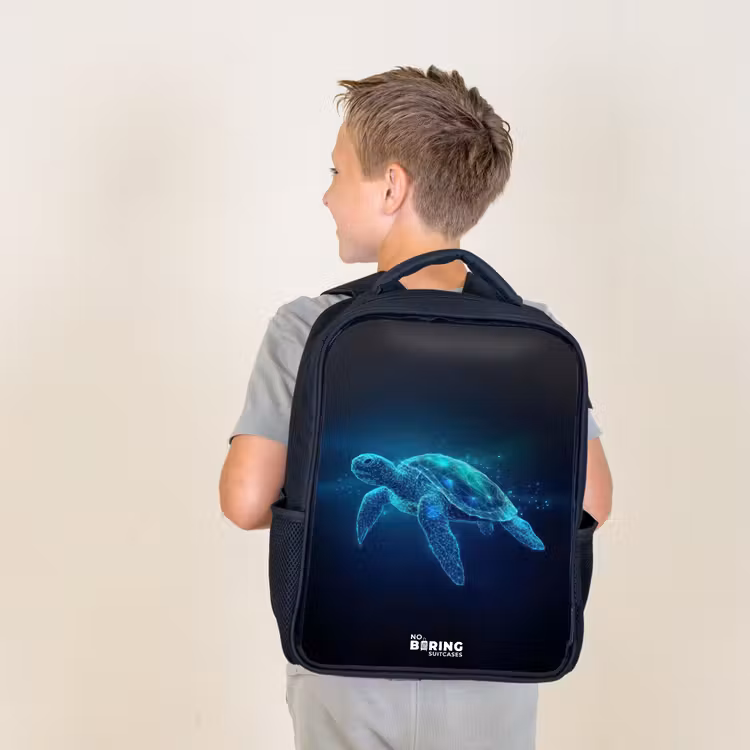 Sac à dos enfant - Noir - Tortue lumineuse dans l'océan numérique — 2