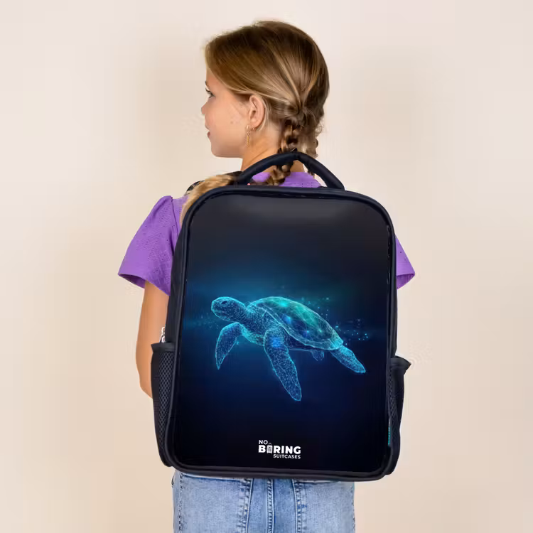 Sac à dos enfant - Noir - Tortue lumineuse dans l'océan numérique — 4