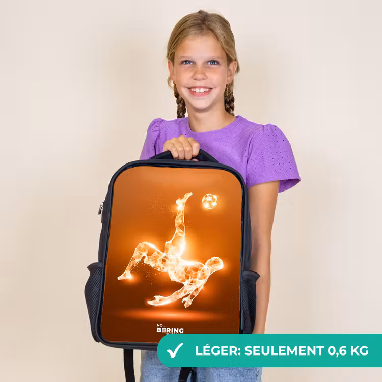 Sac à dos enfant - Noir - Un footballeur à la lumière orange dans un moment de flottement — 9