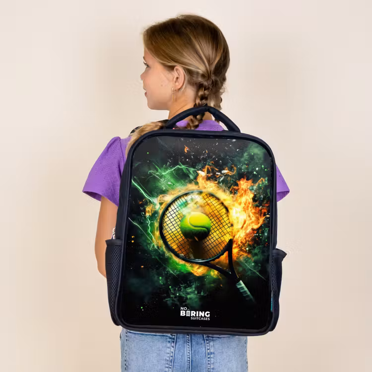 Sac à dos enfant - Noir - Une balle de tennis en flammes lors d'un puissant smash — 4