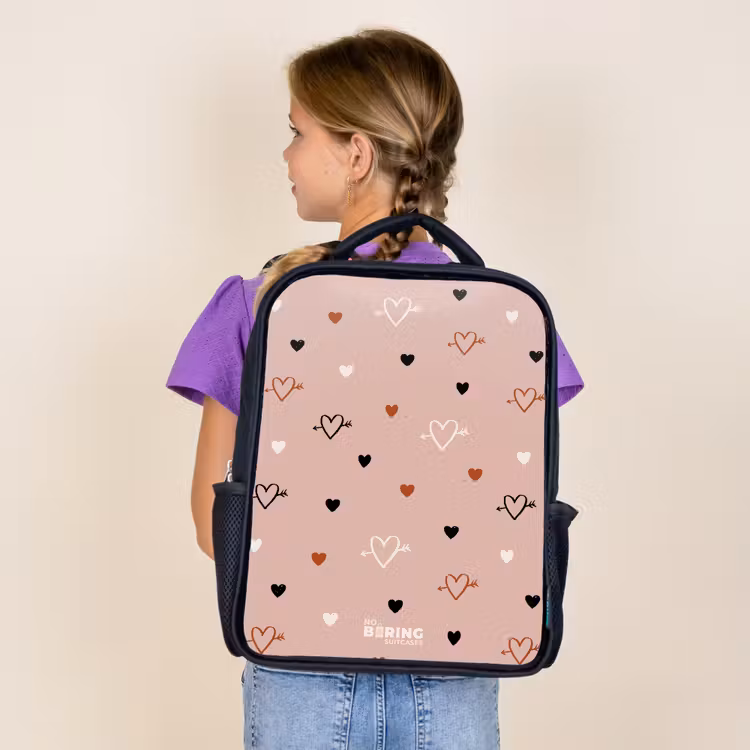 Sac à dos enfant - Noir - Cœurs avec flèches en noir, blanc et rose — 4