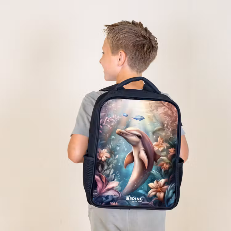 Sac à dos enfant - Noir - Dauphin et poisson dans un monde de fleurs sous-marines — 2