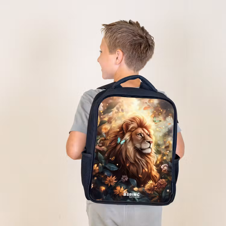 Sac à dos enfant - Noir - Lion avec papillons dans une jungle fleurie — 2