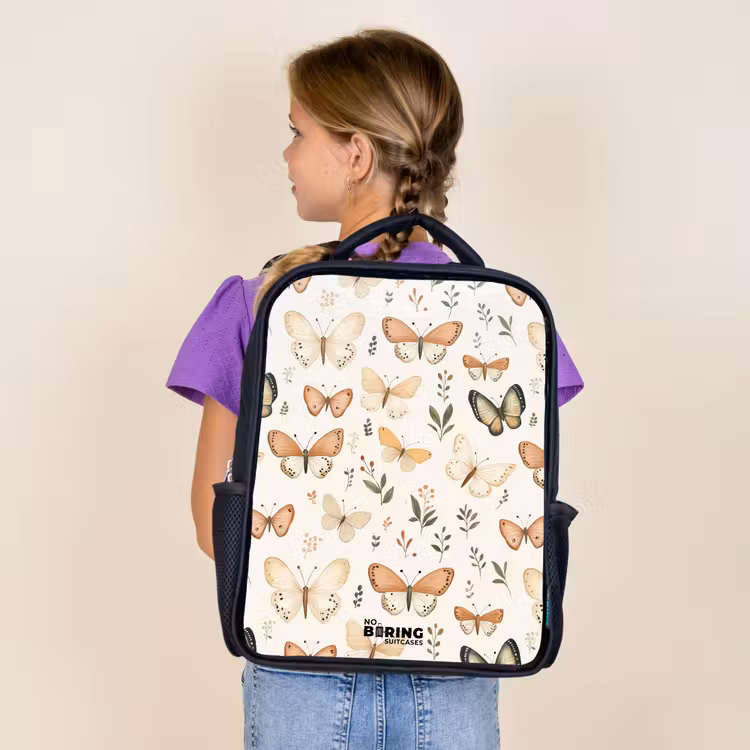 Sac à dos enfant - Noir - Papillons dans les tons beige et orange parmi les feuilles vertes — 4