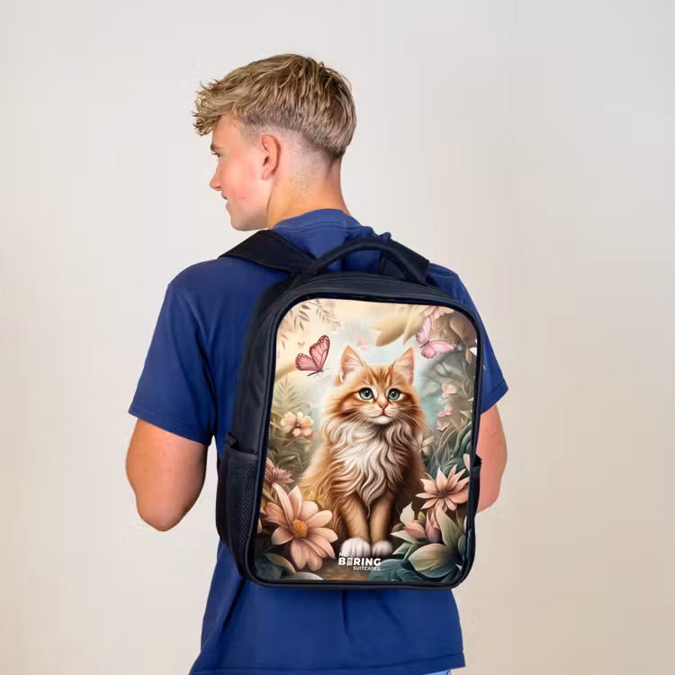 Sac à dos enfant - Noir - Chat dans un champ de fleurs avec des papillons roses. — 5