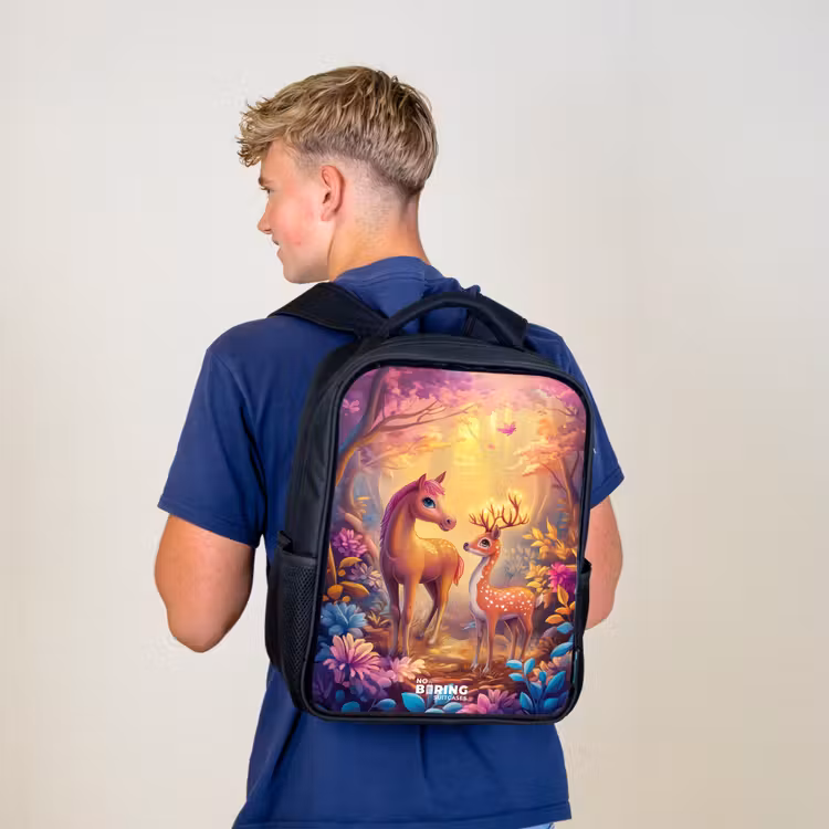 Sac à dos enfant - Noir - Cheval et cerf dans une forêt rose de conte de fées — 5