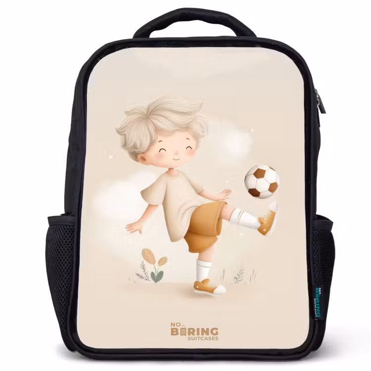 Sac à dos enfant - Noir - Garçon avec un ballon de football de couleur beige — 1