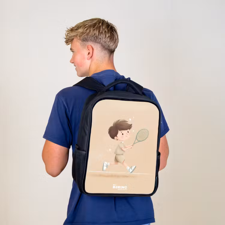 Sac à dos enfant - Noir - Garçon jouant au tennis sur fond de sable — 5