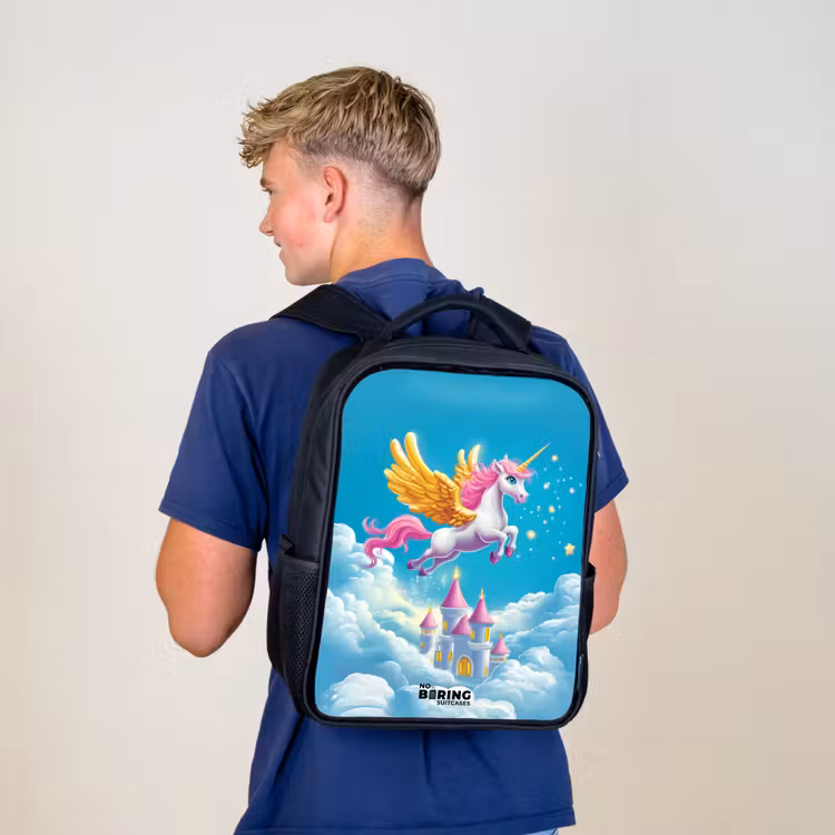 Sac à dos enfant - Noir - Licorne volante aux ailes dorées au-dessus d'un château — 5