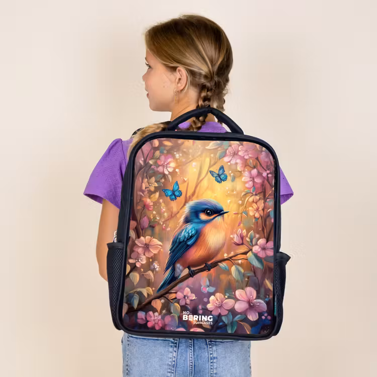 Sac à dos enfant - Noir - Oiseau avec papillons dans une forêt colorée. — 4