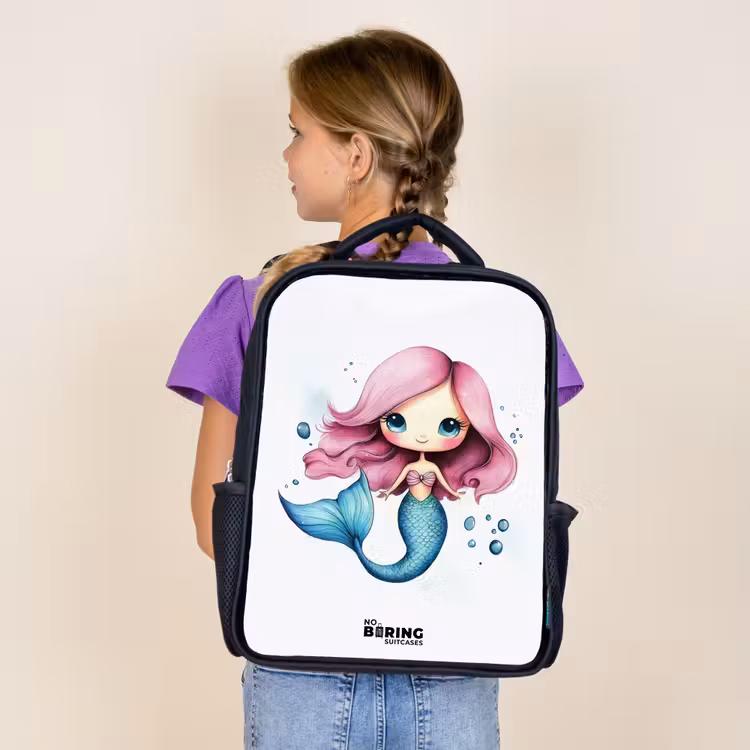 Sac à dos enfant - Noir - Sirène aux cheveux roses et à la queue bleue entre des bulles — 4