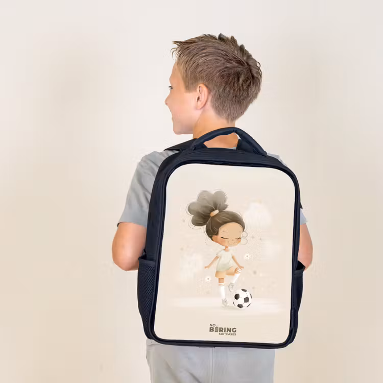 Sac à dos enfant - Noir - Fille avec un ballon de football dans des couleurs beiges — 2