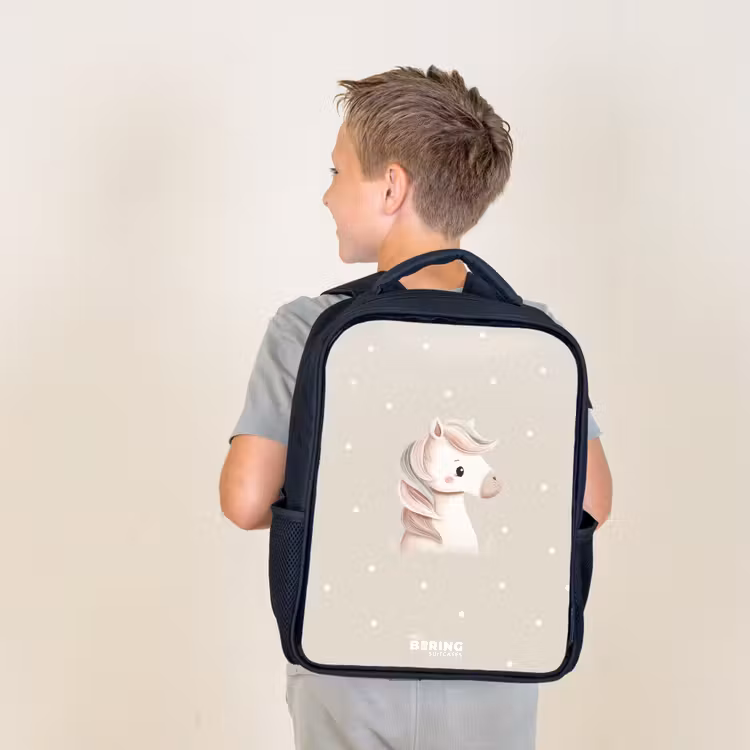 Sac à dos enfant - Noir - Licorne entourée de pois de couleur beige — 2