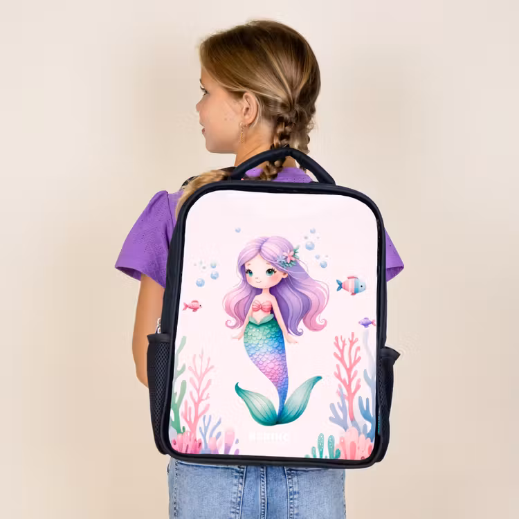 Sac à dos enfant - Noir - Sirène entourée de poissons et de coraux — 4