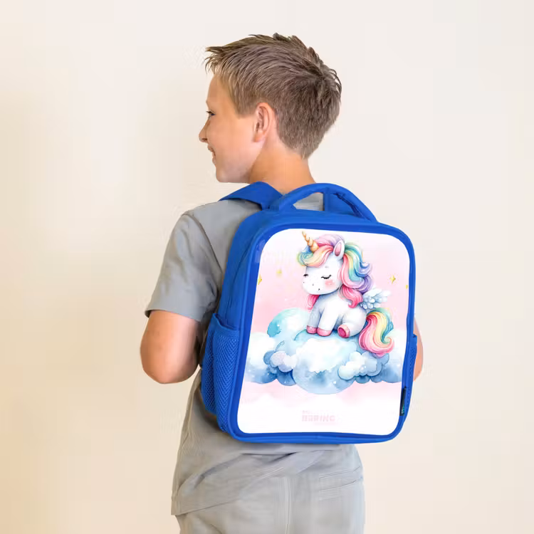 Sac à dos enfant - Bleu - Licorne à la crinière arc-en-ciel sur un nuage — 2