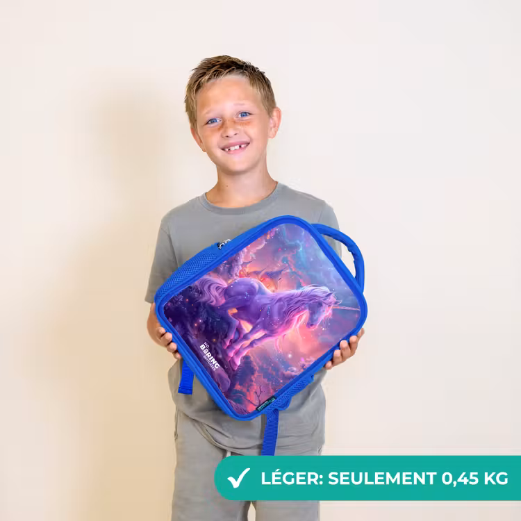 Sac à dos enfant - Bleu - Licorne violette dans un environnement magique — 3