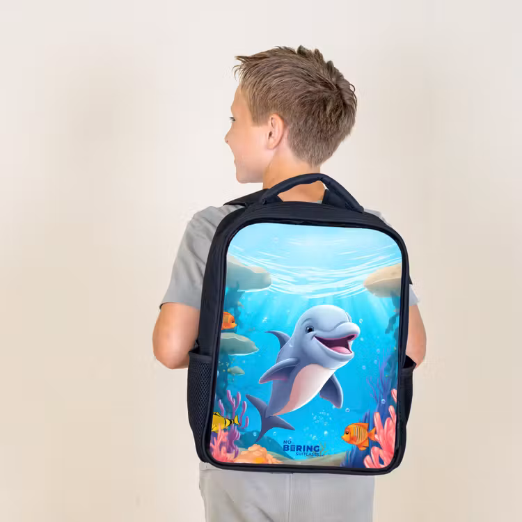 Sac à dos enfant - Noir - Dauphin avec poissons tropicaux et corail — 2
