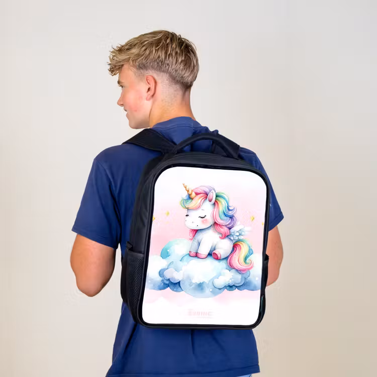Sac à dos enfant - Noir - Licorne à la crinière arc-en-ciel sur un nuage — 5