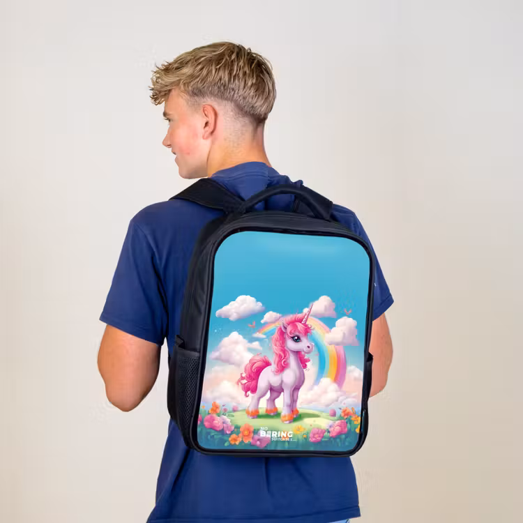 Sac à dos enfant - Noir - Licorne joyeuse devant un arc-en-ciel — 5