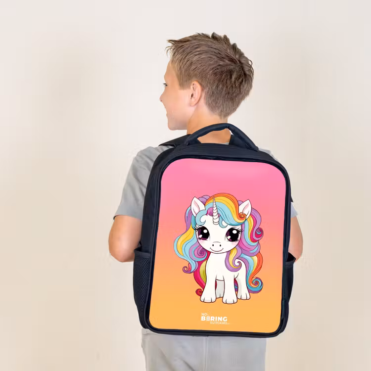 Sac à dos enfant - Noir - Petite licorne aux couleurs de l'arc-en-ciel — 2