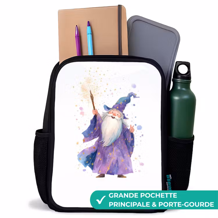 Sac à dos enfant - Noir - Un magicien souriant avec un personnel étincelant — 10