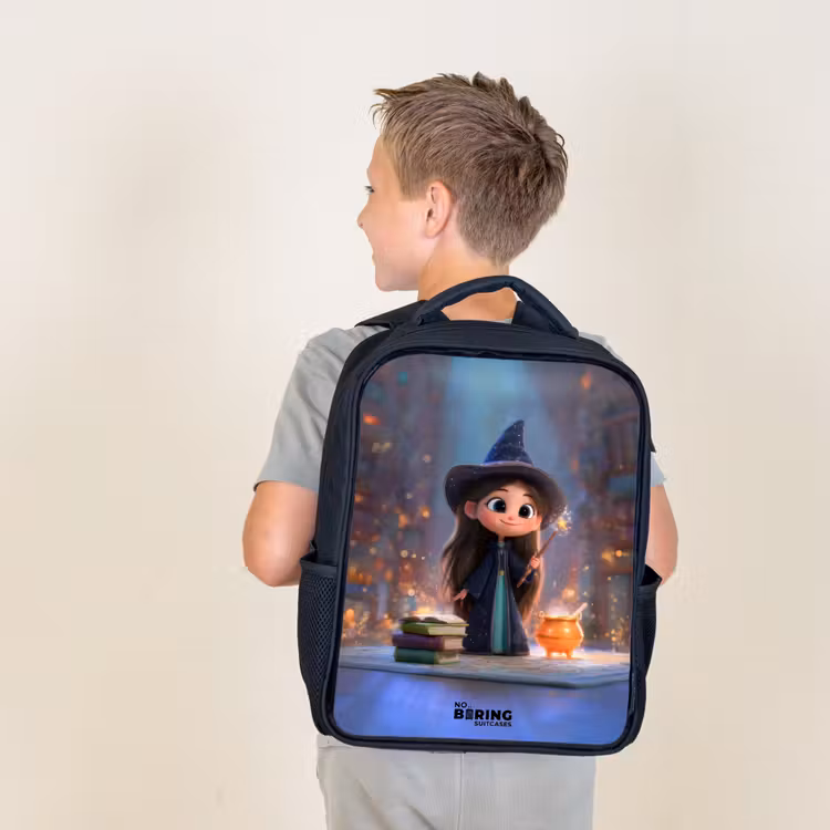 Sac à dos enfant - Noir - Petite enchanteresse dans la bibliothèque — 2