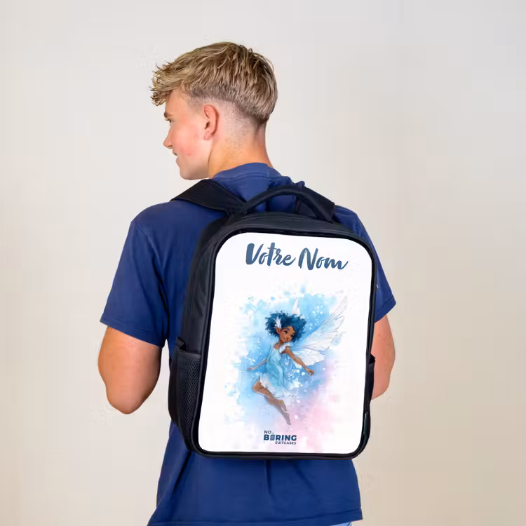 Sac à dos enfant avec votre nom - Noir - Fée volante dans les tons bleus — 5