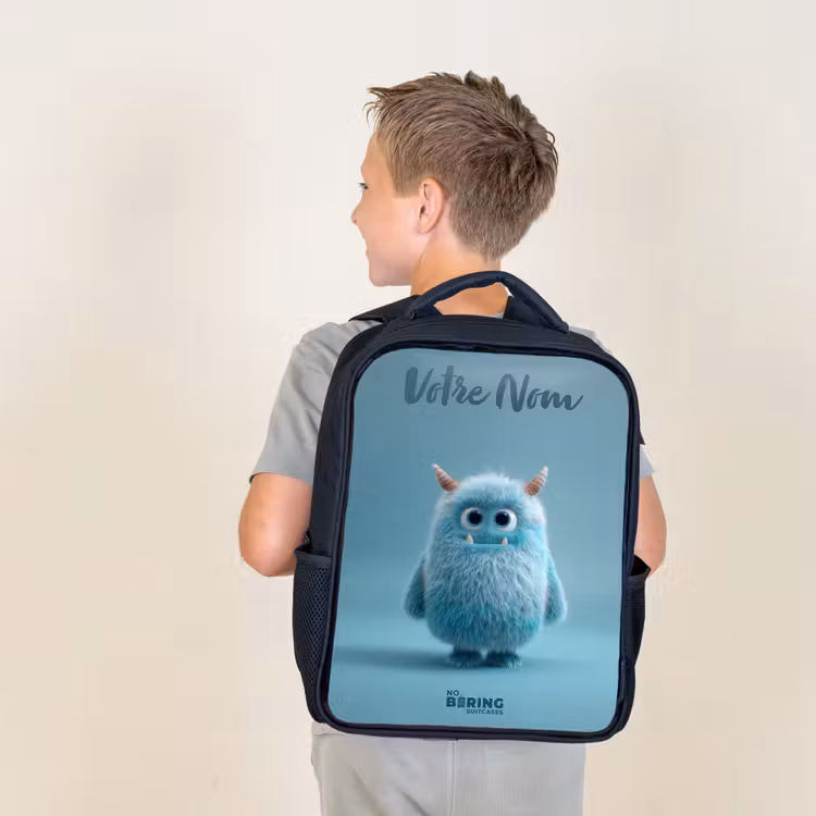 Sac à dos enfant avec votre nom - Noir - Monstre bleu en peluche avec des cornes — 2