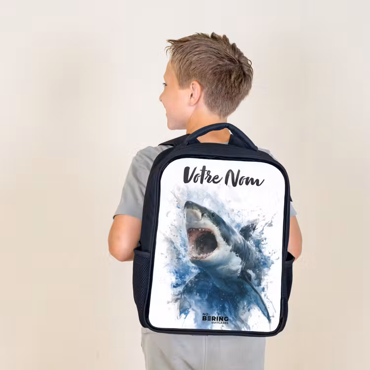 Sac à dos enfant avec votre nom - Noir - Requin attaquant à l'aquarelle — 2