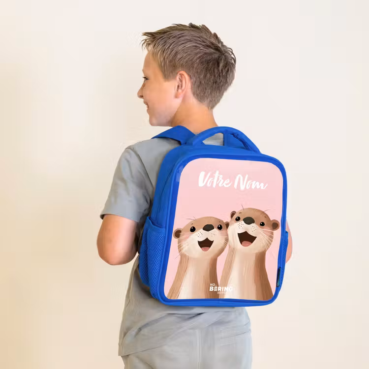 Sac à dos enfant avec votre nom - Bleu - Sourire - Loutre - Rose - Illustration — 2