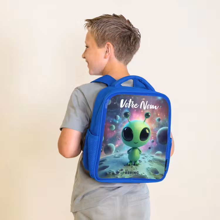 Sac à dos enfant - Bleu - Créature extraterrestre verte sur un paysage lunaire — 2