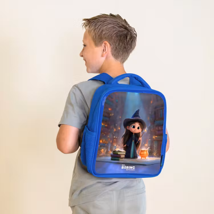 Sac à dos enfant avec nom - Bleu - Petite enchanteresse dans la bibliothèque — 2