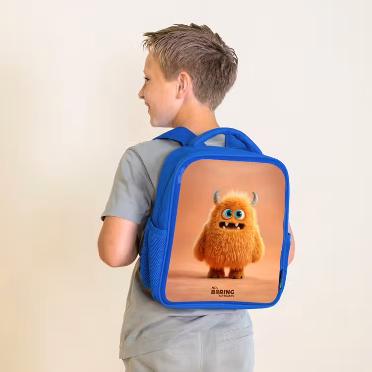 Sac à dos enfant avec nom - Bleu - Monstre pelucheux orange avec cornes — 2
