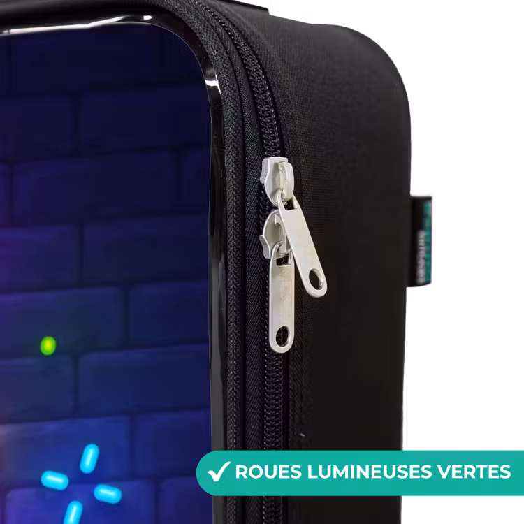 Valise enfant - Contrôleur au néon contre un mur de briques — 6