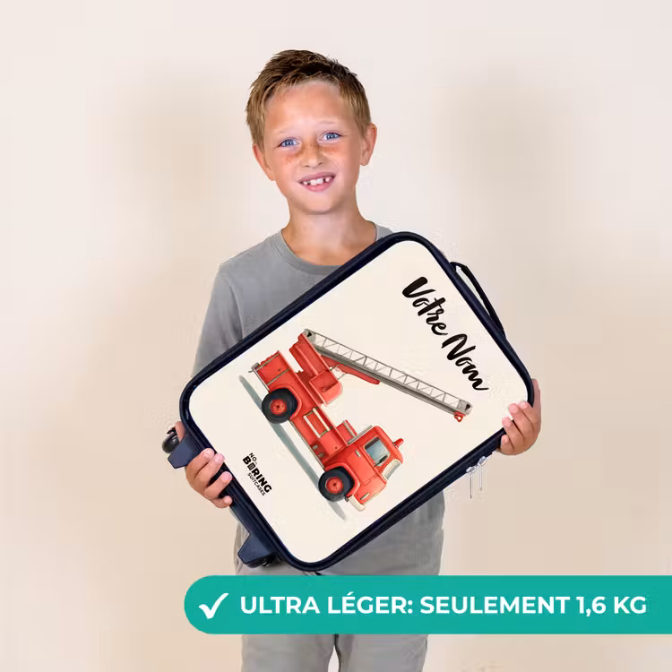 Valise enfant avec nom - Véhicule de pompiers - Signé - Rouge — 2