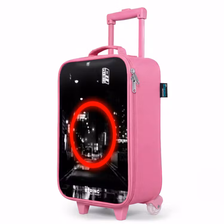 Valise enfant - Rose - Cercle rouge vif au-dessus d'une rue de la ville — 8
