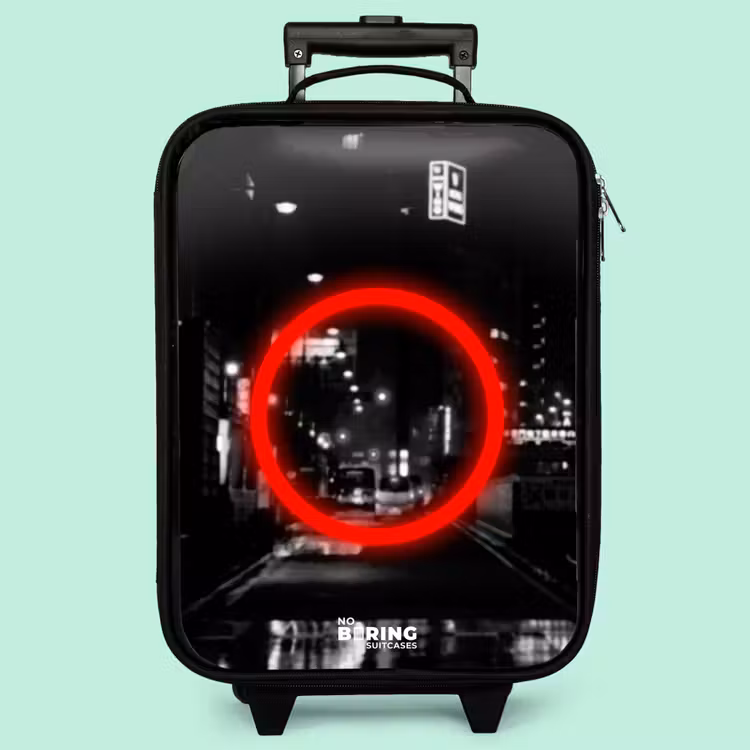 Valise enfant - Cercle rouge vif au-dessus d'une rue de la ville — 3