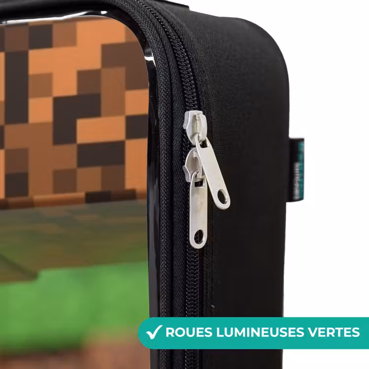 Valise enfant - Gros plan avec des blocs pixellisés — 6