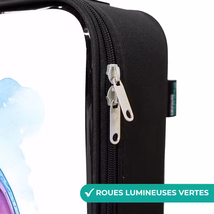 Valise enfant - Bébé dragon sur une voiture bleue dans un paysage boisé — 6