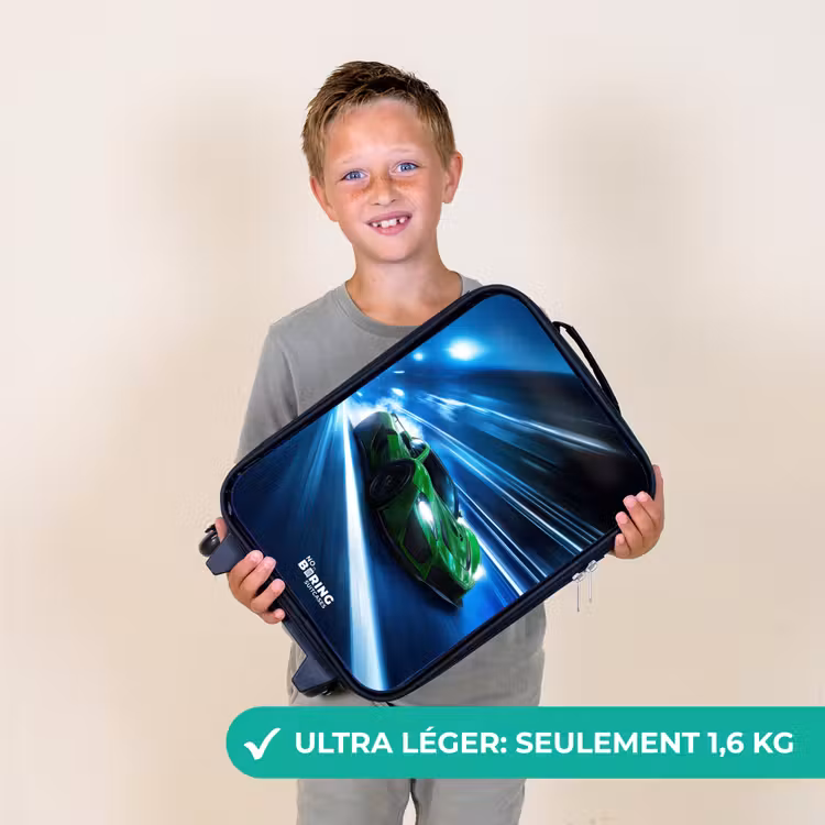 Valise enfant - La supercar verte brille à la lumière des néons — 2