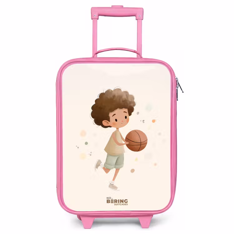 Valise enfant - Rose - Garçon avec un ballon de basket en couleur beige — 1